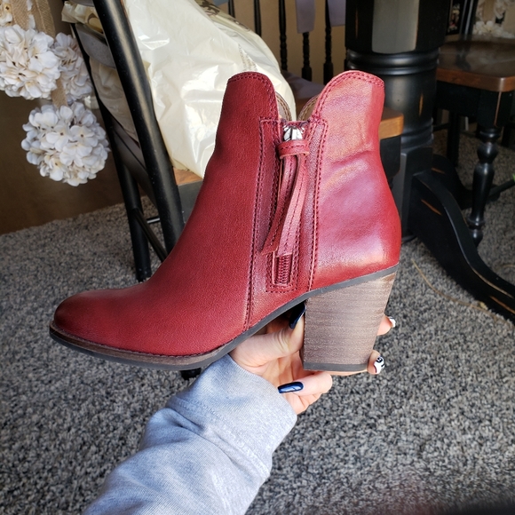 New! Frye & Co Allister Zip Bootie Cherry size 6 - Picture 9 of 15